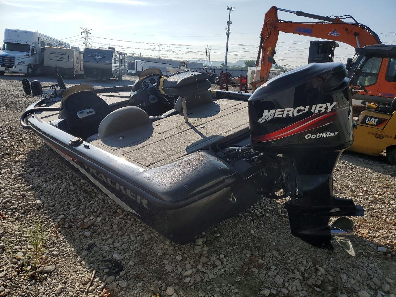 2005 Tracker Boat