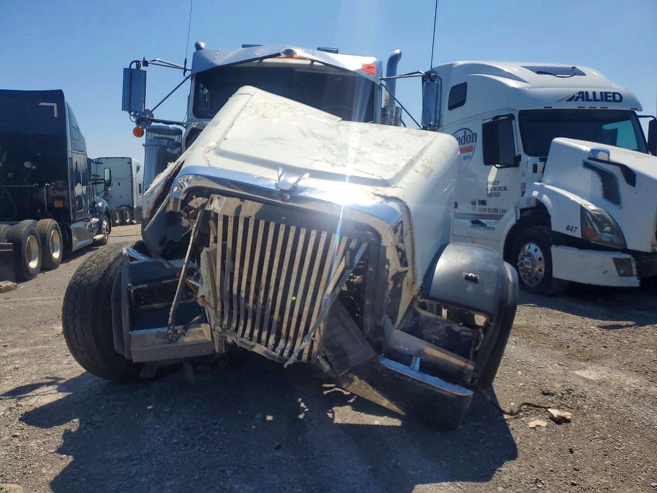 1999 Freightliner Conventional FLD120
