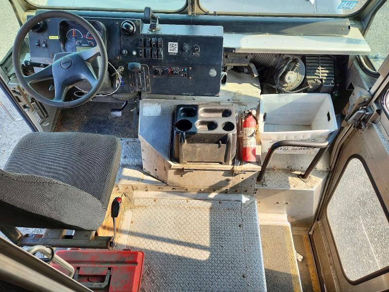 2020 Freightliner MT45G Chassis Delivery Truck