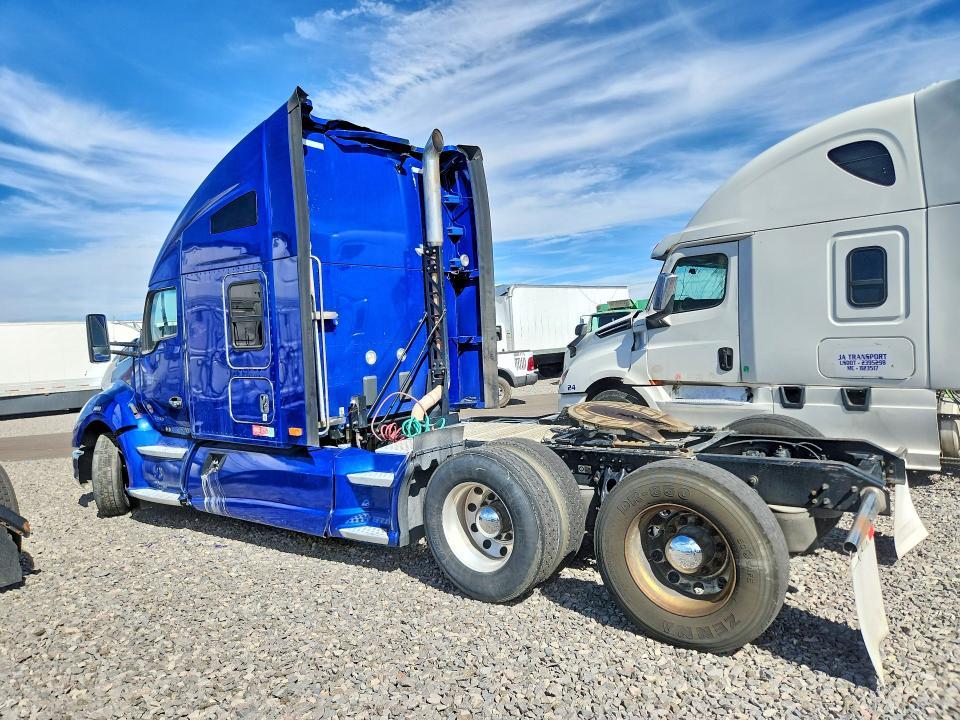 2020 Kenworth Constructi-Semi Truck