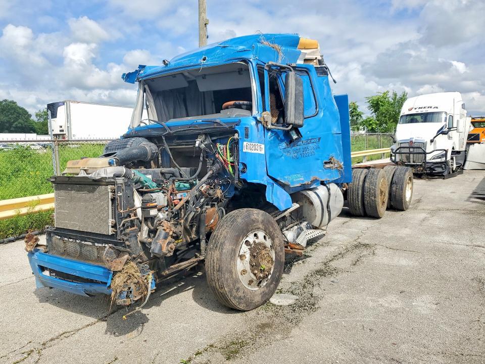 2006 Volvo VNL Semi Truck