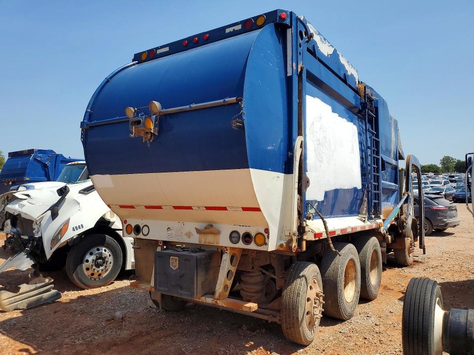 2015 Mack 600 MRU600