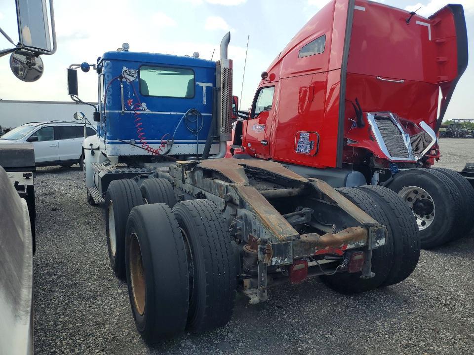 2000 International 9400I Semi Truck