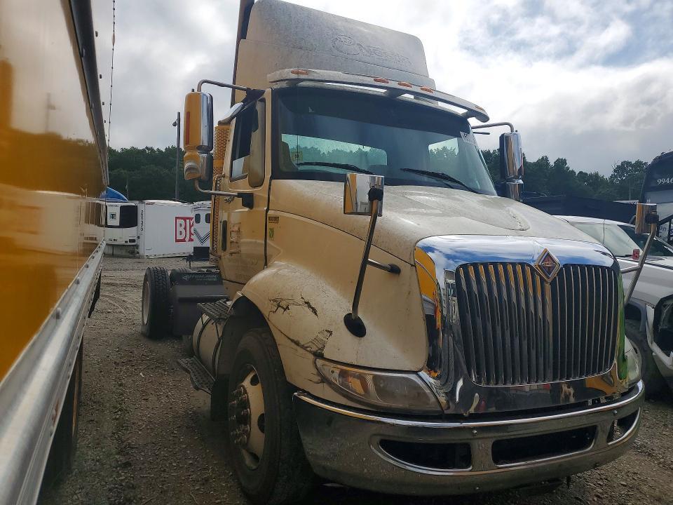 2012 International 8600 Semi Truck