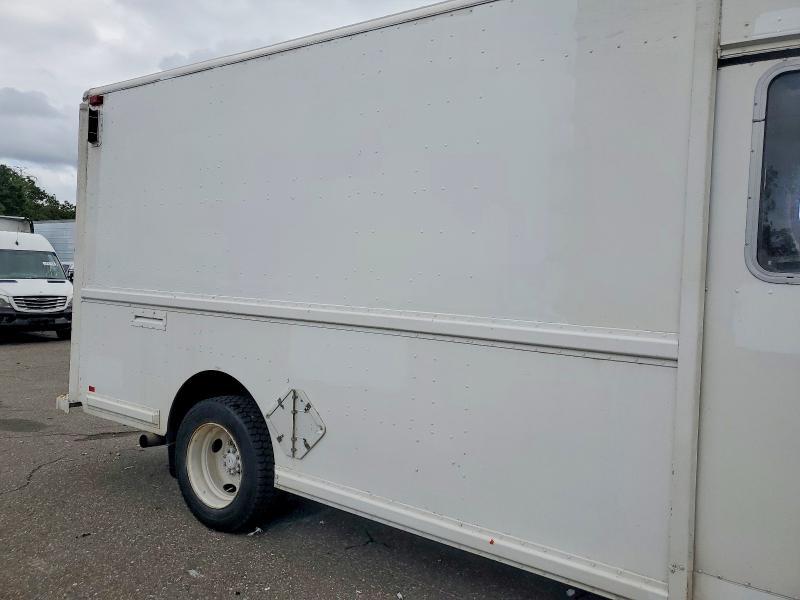 2001 Freightliner Chassis M Line WALK-IN Van