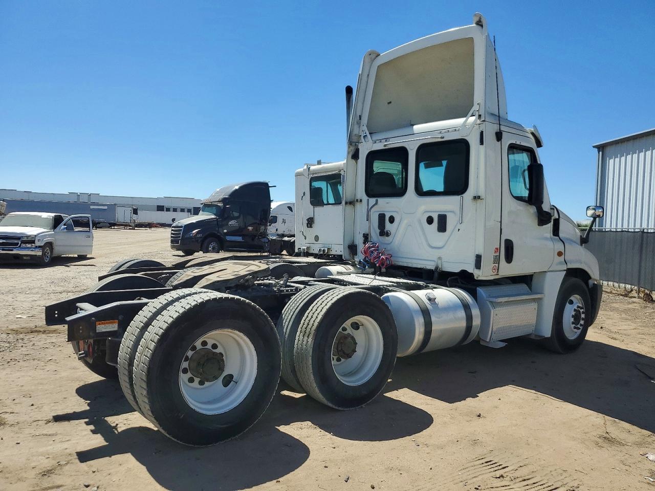 2013 Freightliner Cascadia 1-Semi Truck