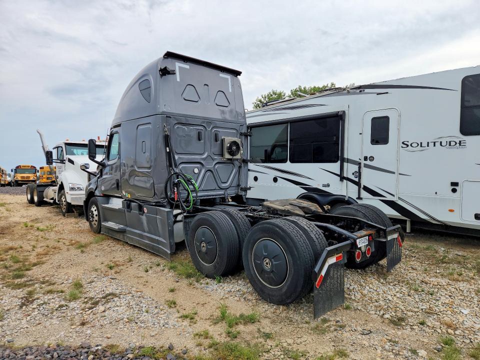 2022 Freightliner Cascadia 126 Semi Truck