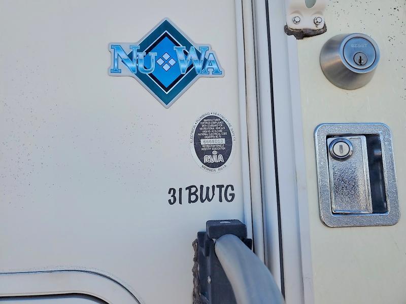 2000 Nu Wa Hitchhiker Camper