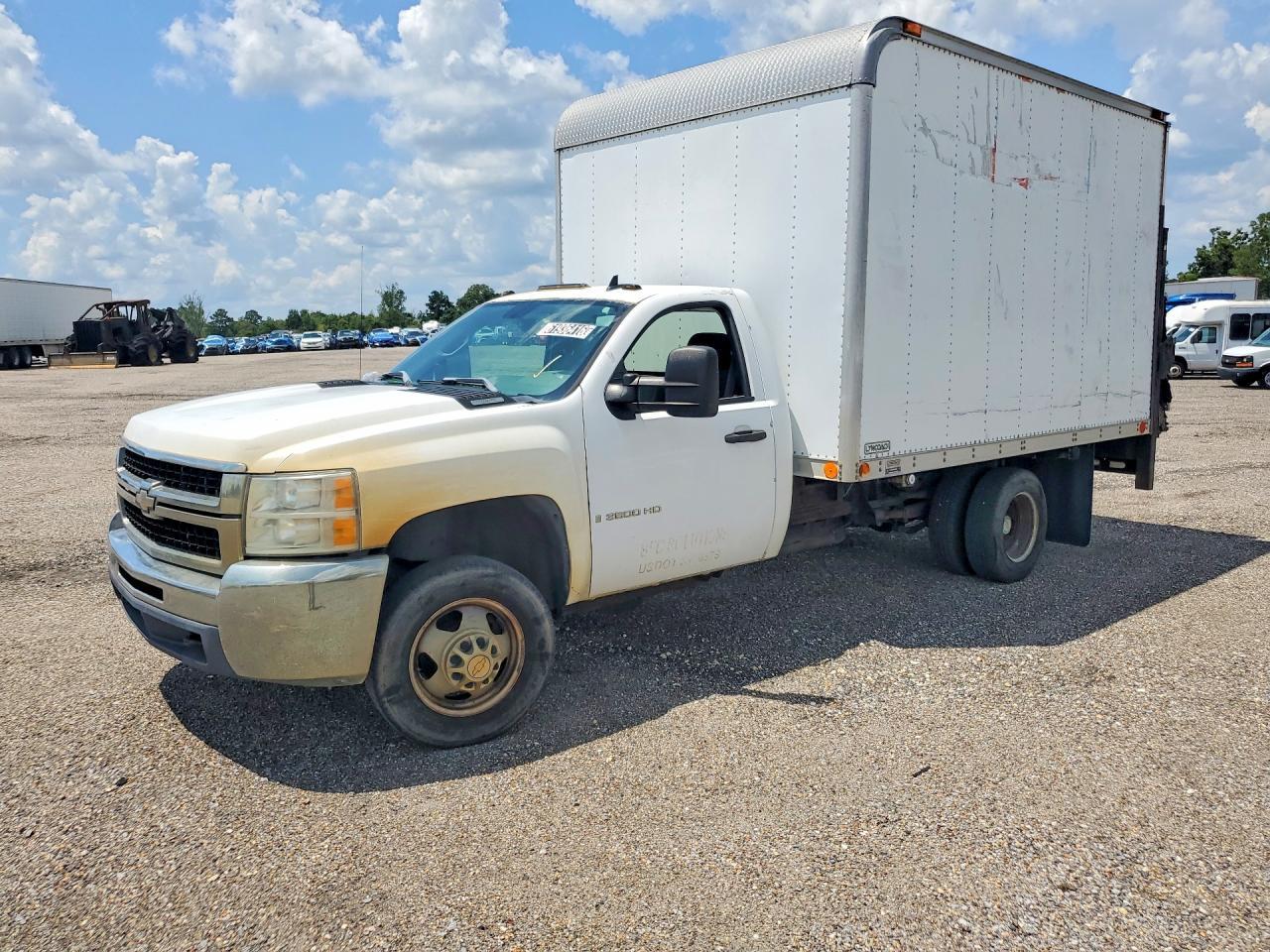 2008 Chevrolet Silverado BOX Truck