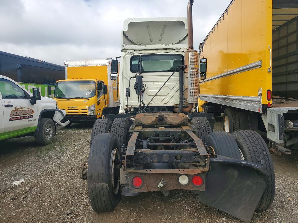 2012 International 8600 Semi Truck