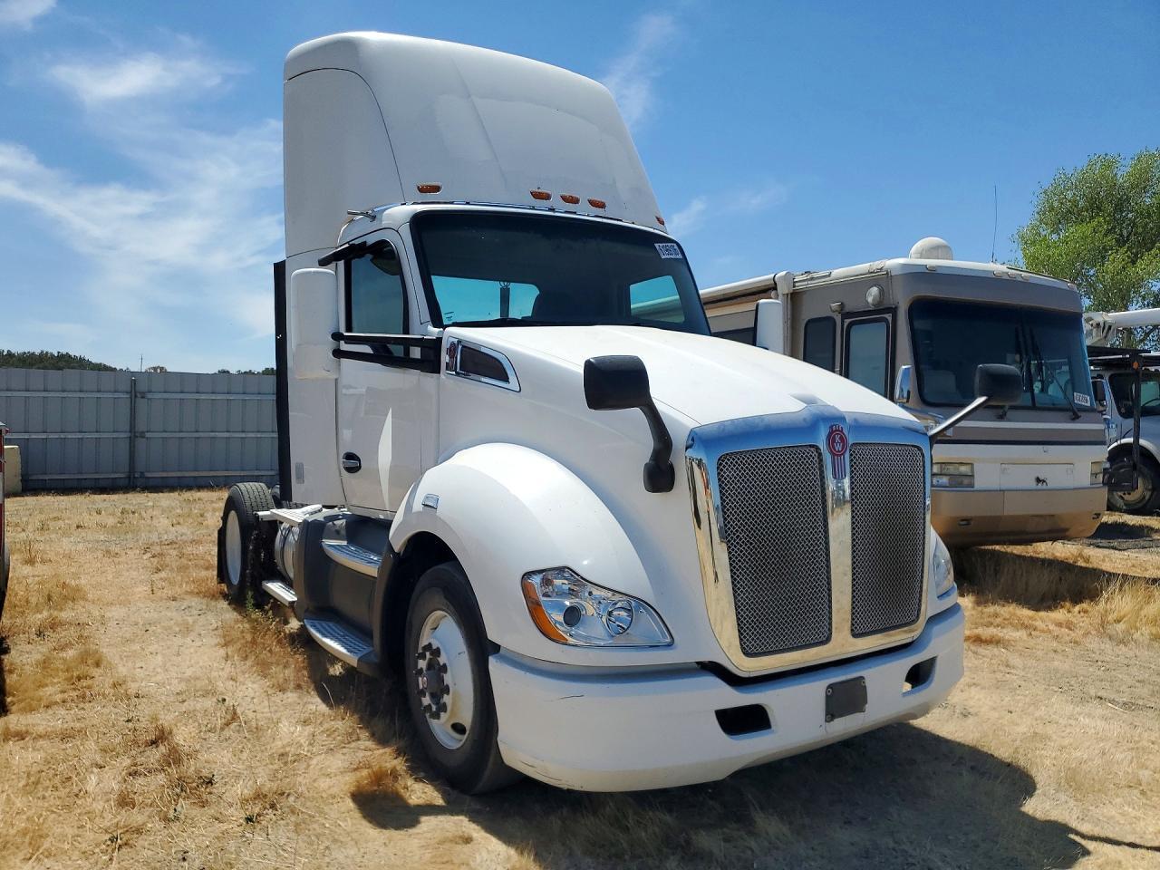 2017 Kenworth T680 Semi Truck