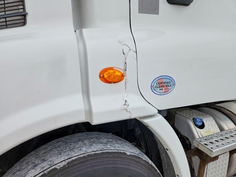 2016 Freightliner Cascadia 1-Semi Truck