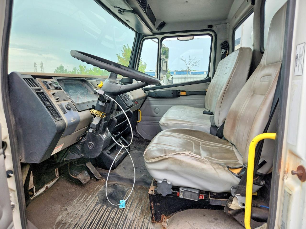 2002 Freightliner Medium Conventional FL70