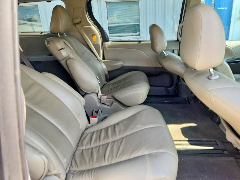 2014 Toyota Sienna le