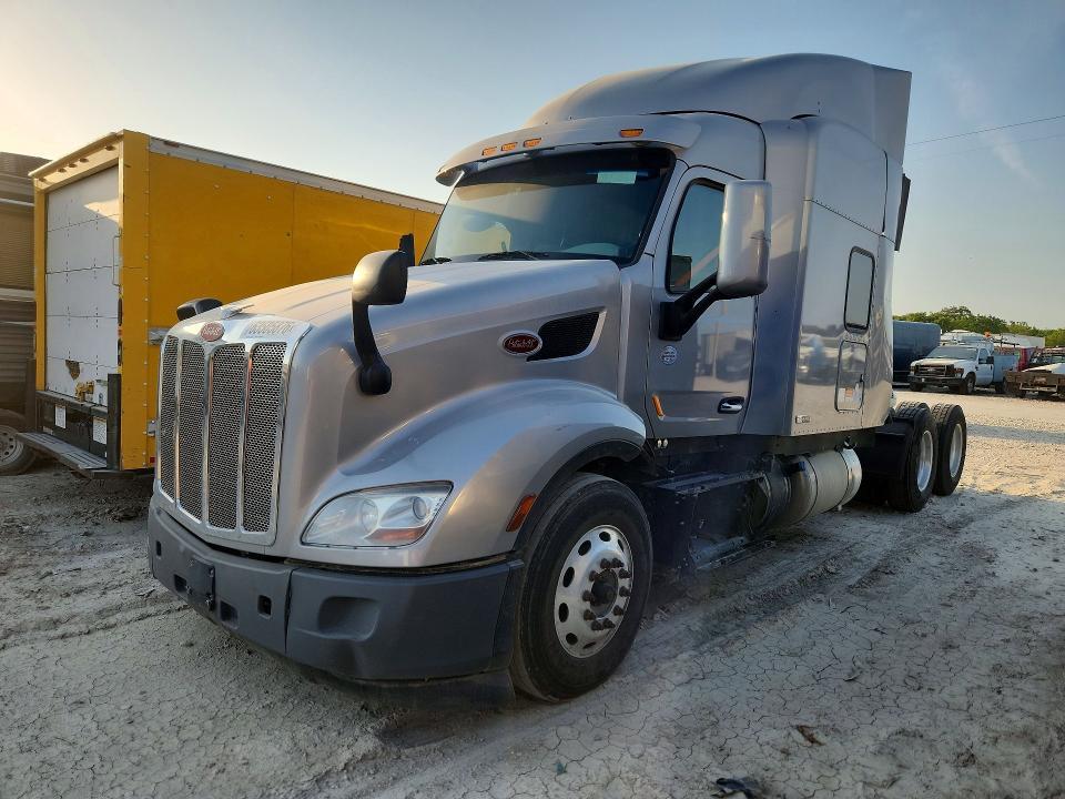 2020 Peterbilt 579 Semi Truck