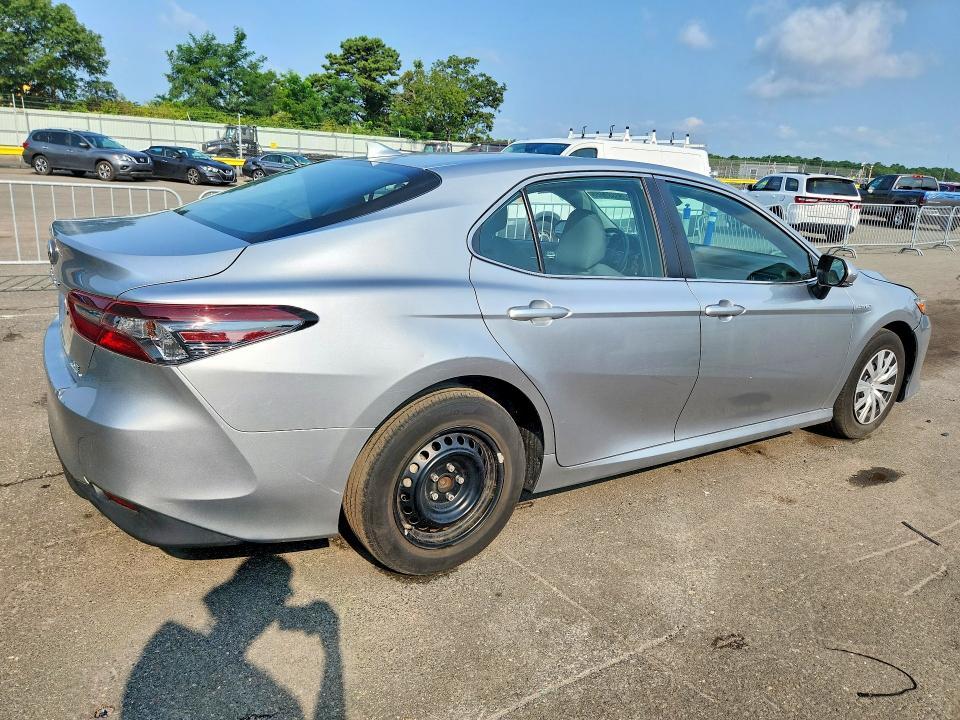 2021 Toyota Camry le
