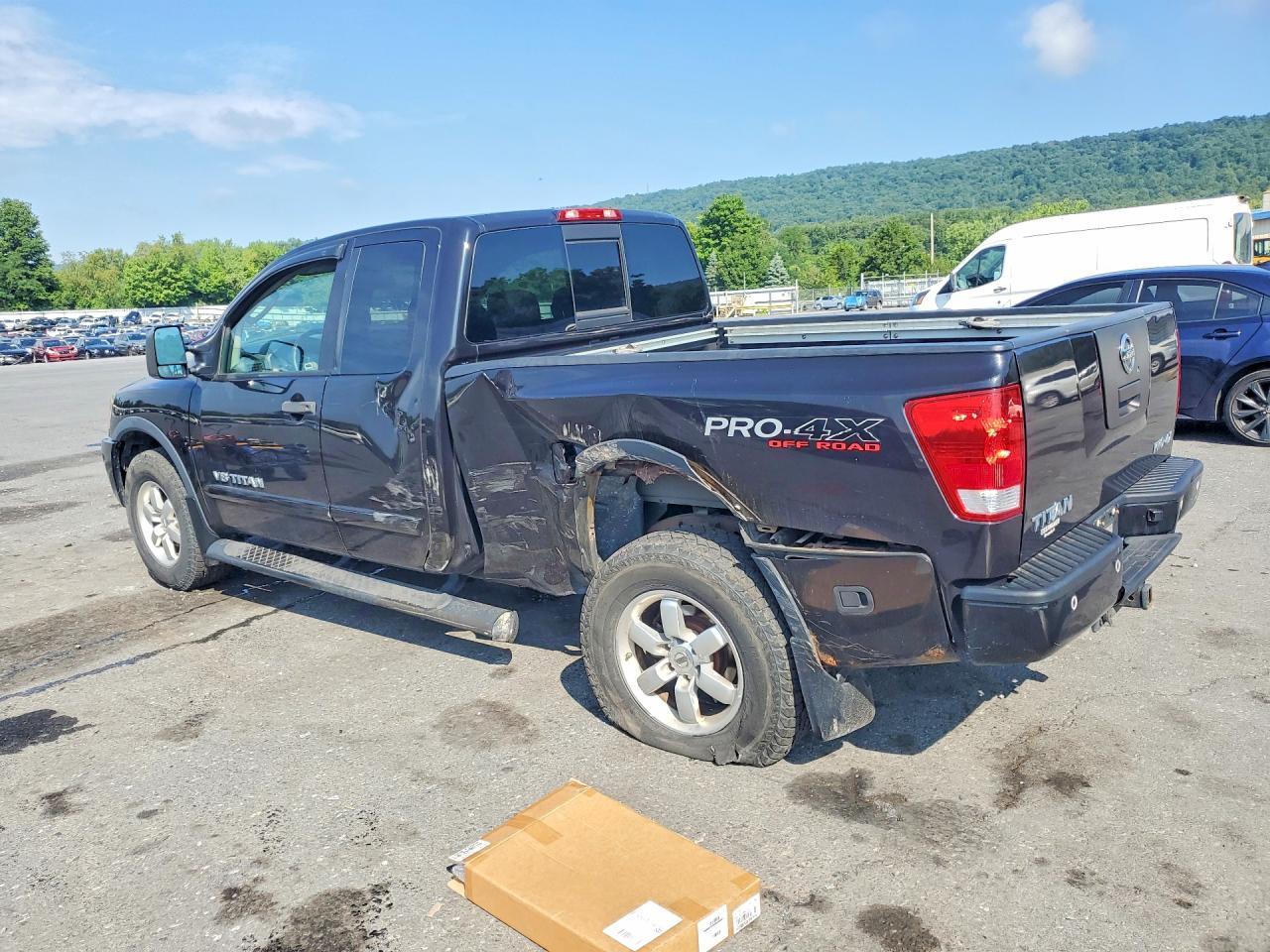 2011 Nissan Titan SV