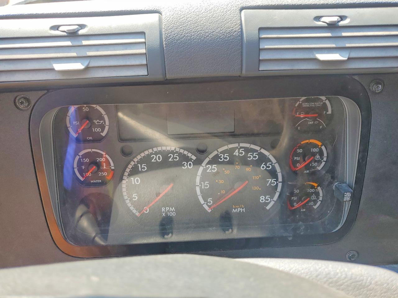 2016 Freightliner Cascadia 125 Semi Truck