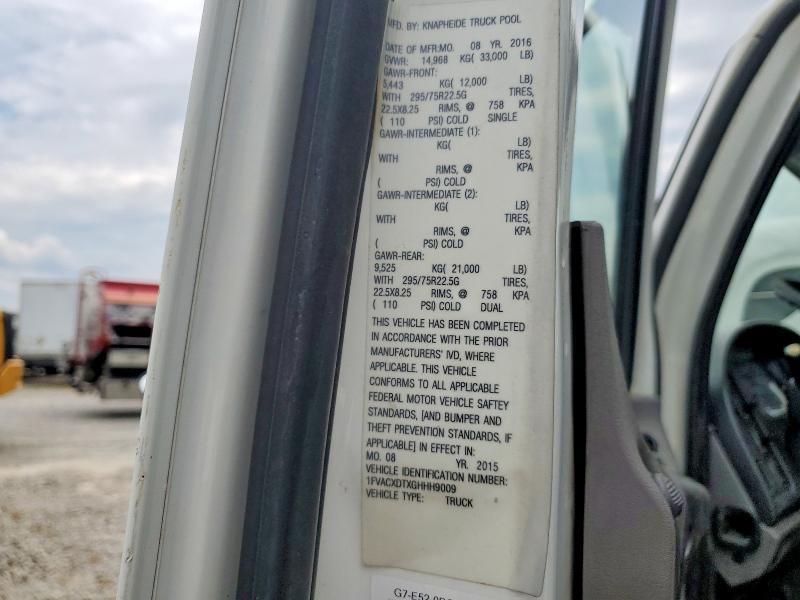 2016 Freightliner Business Class M2 Flatbed Truck