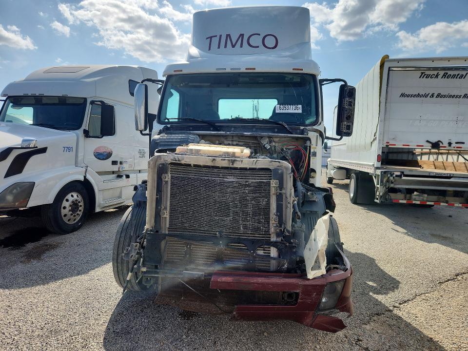 2015 Volvo VNL Semi Truck