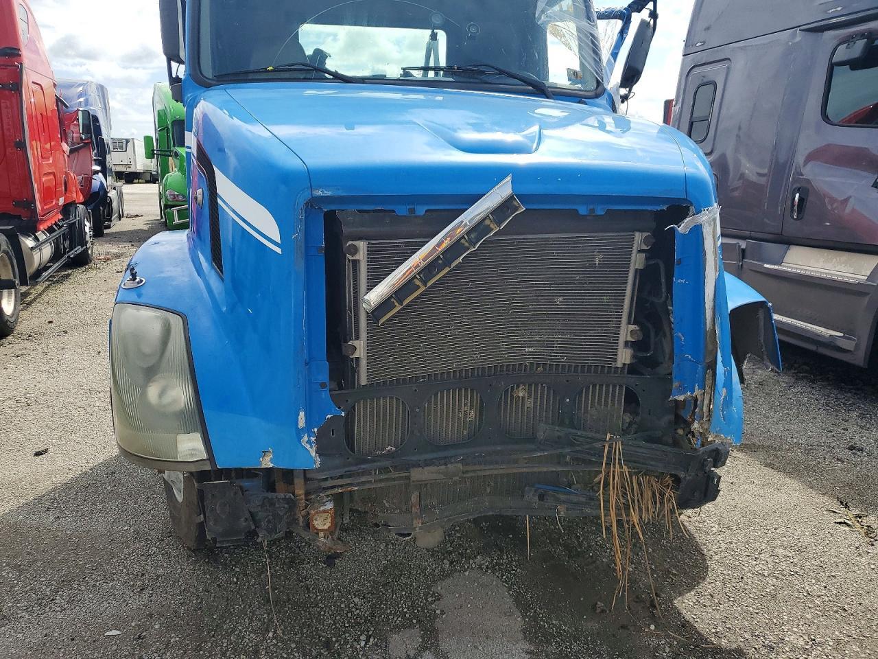 2007 Volvo VNL Semi Truck