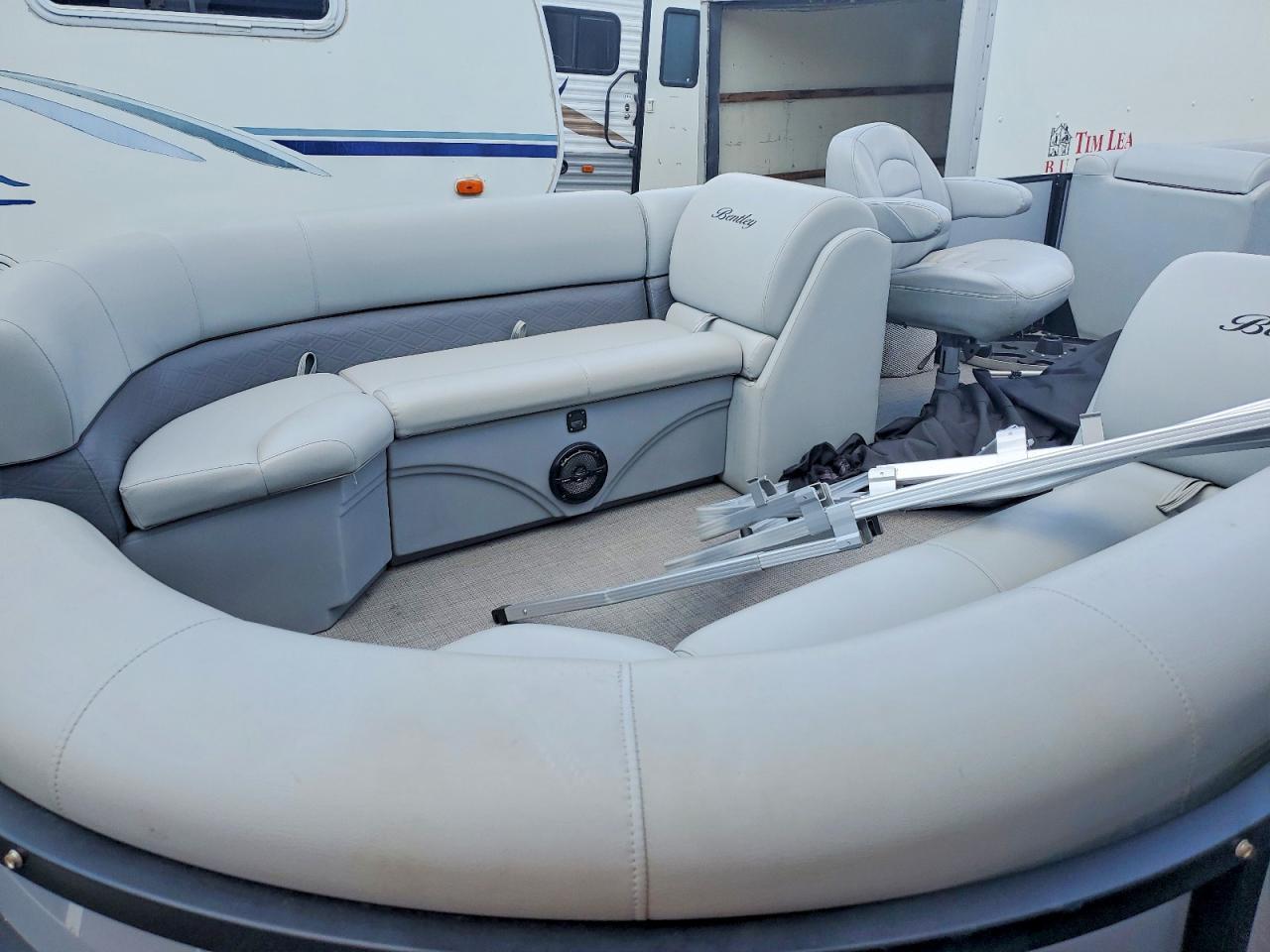 2019 Bentley 240 Navigator SE