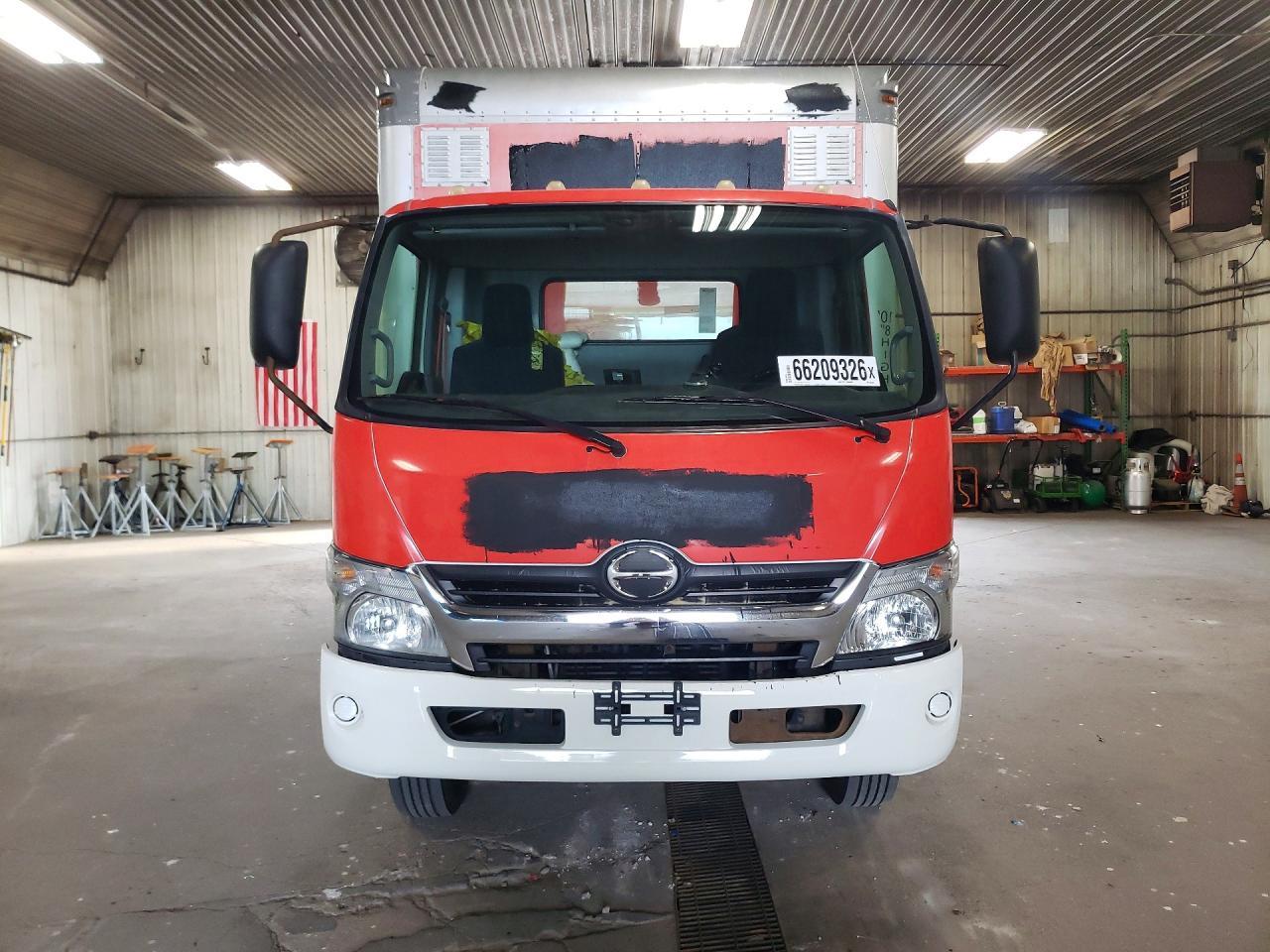 2017 Hino 195 BOX Truck