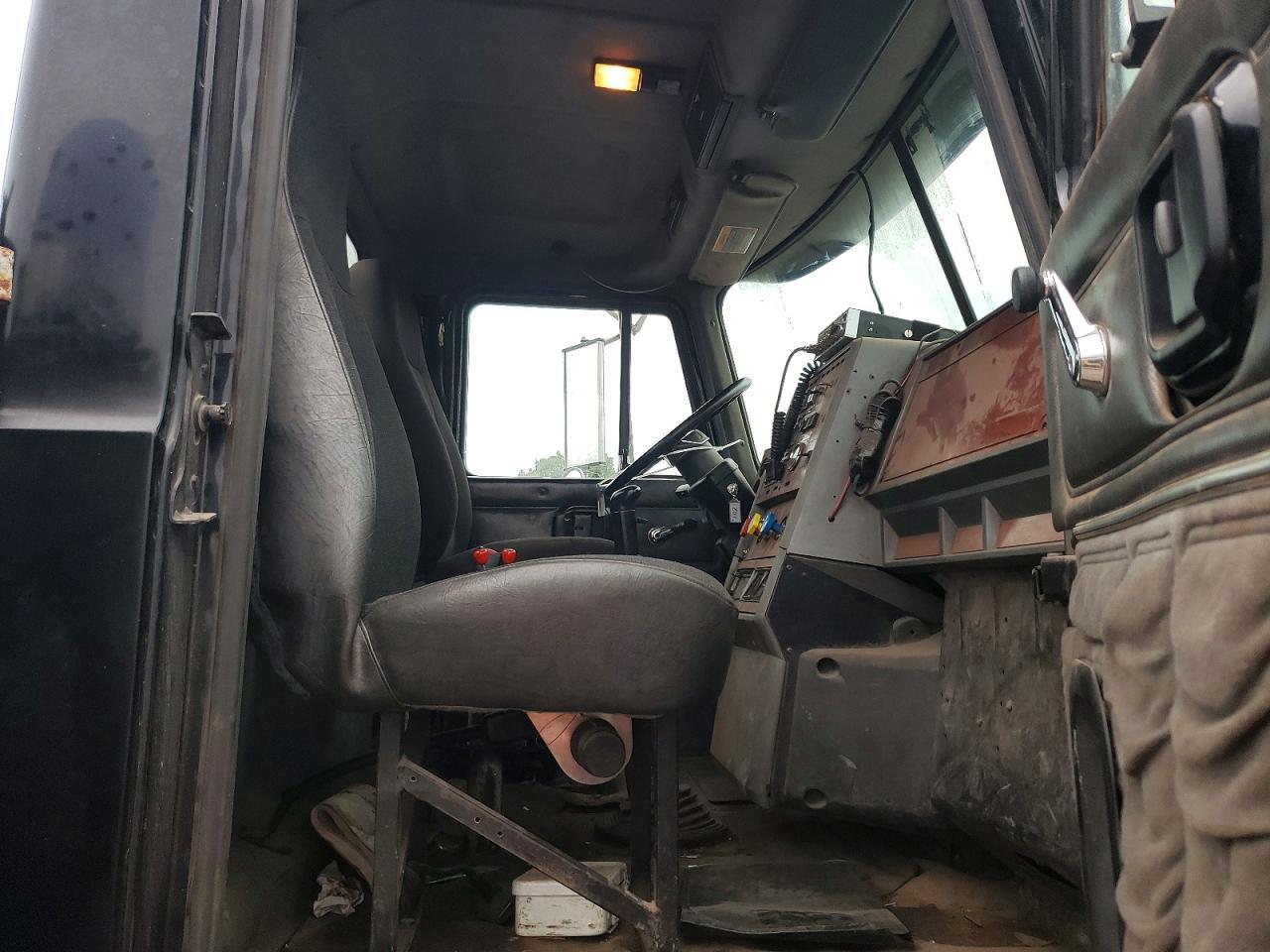 2002 Mack CL713 ROLL-OFF Container Truck