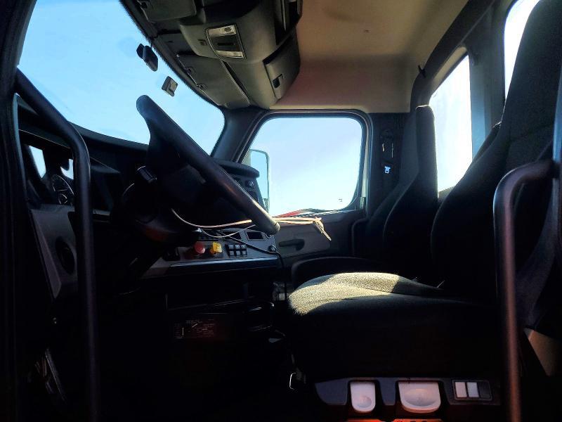 2019 Freightliner Cascadia 126 Semi Truck