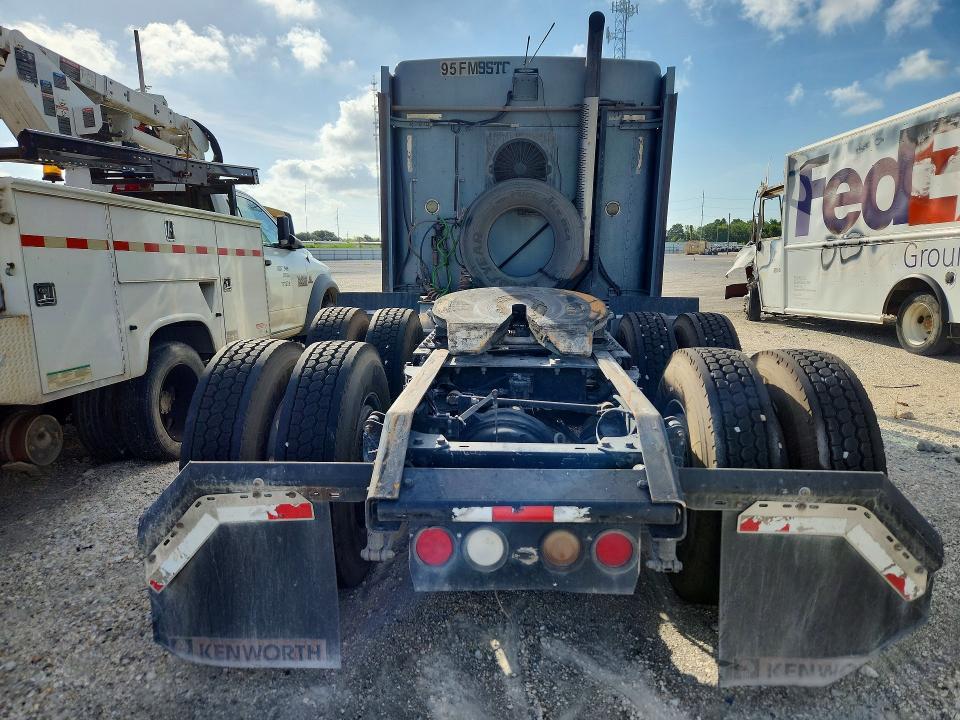 2009 Kenworth T660 Semi Truck