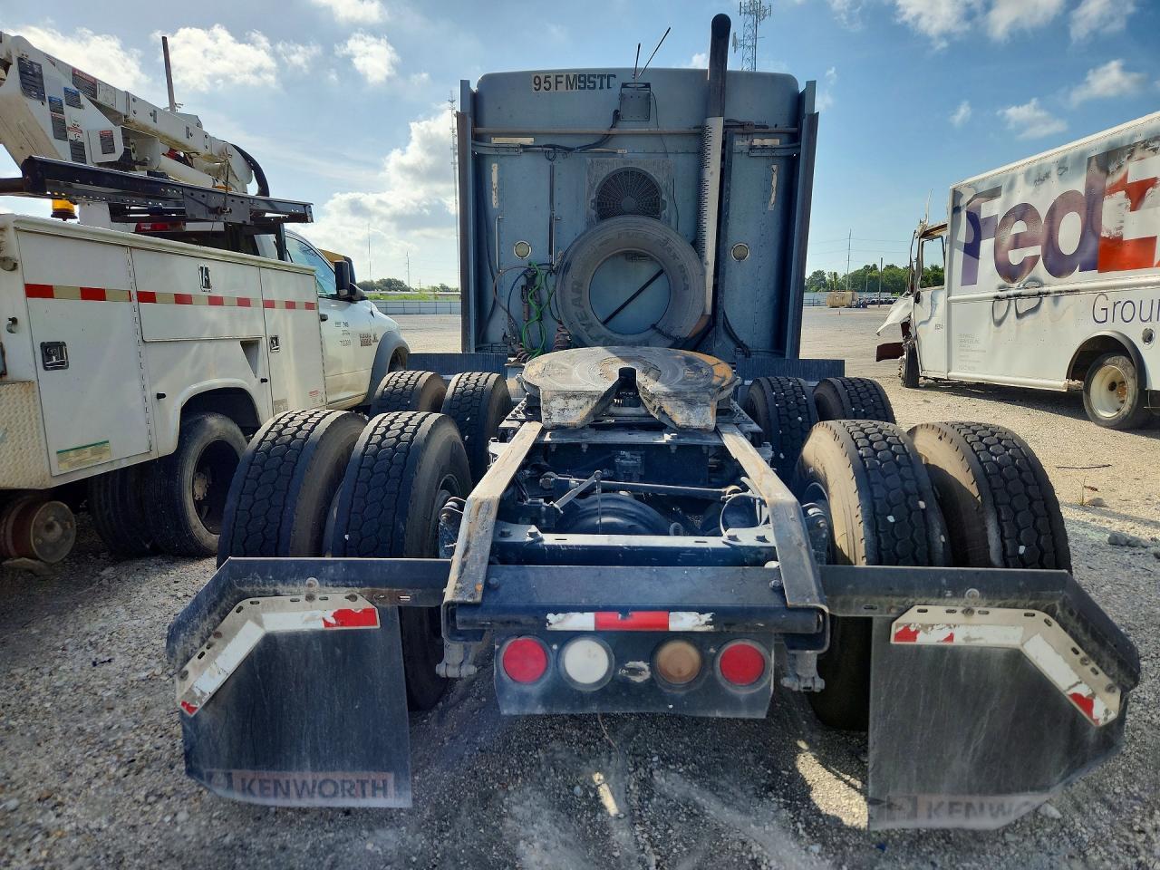 2009 Kenworth T660 Semi Truck