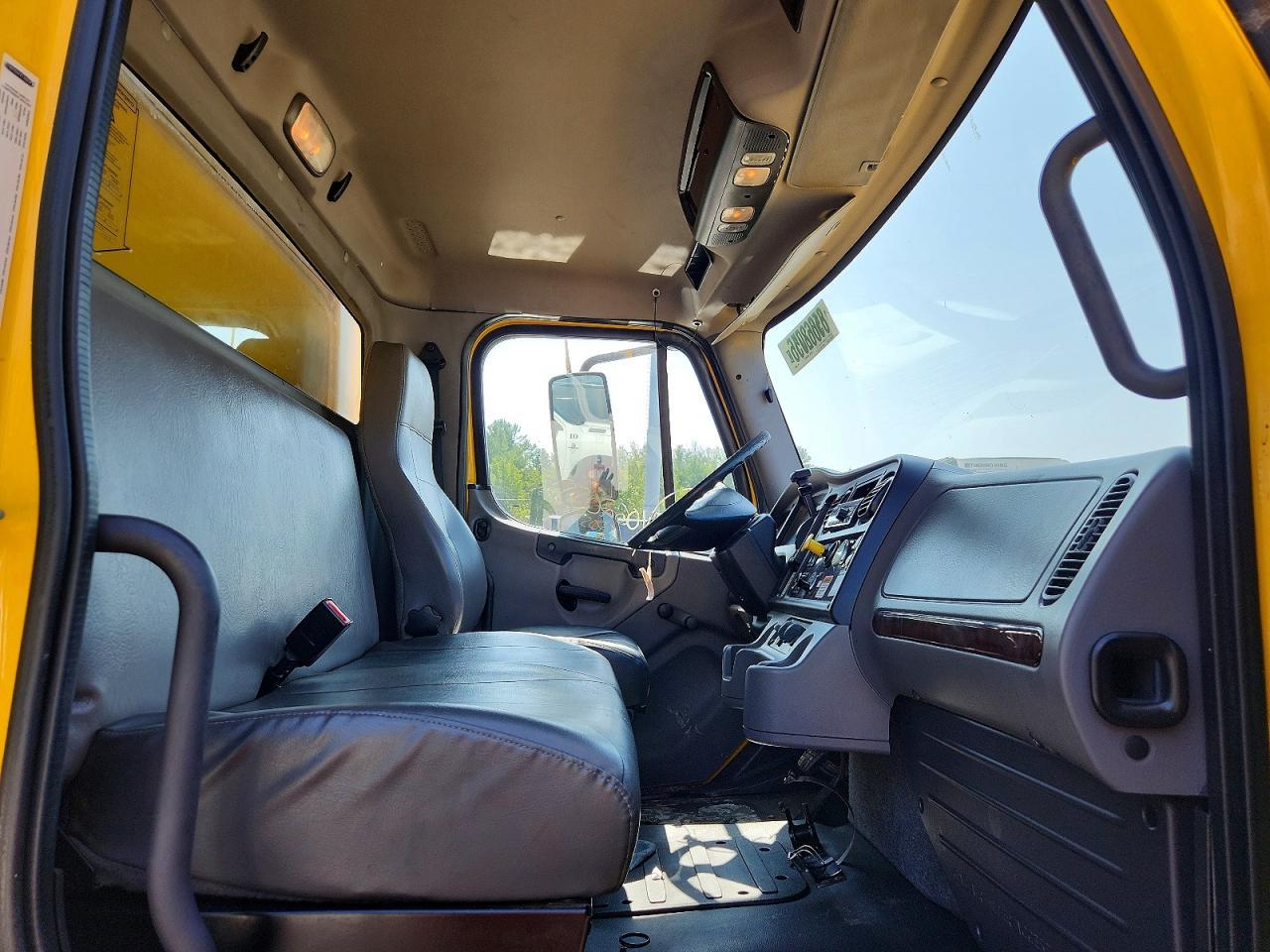 2018 Freightliner M2 106 MED-BOX Truck