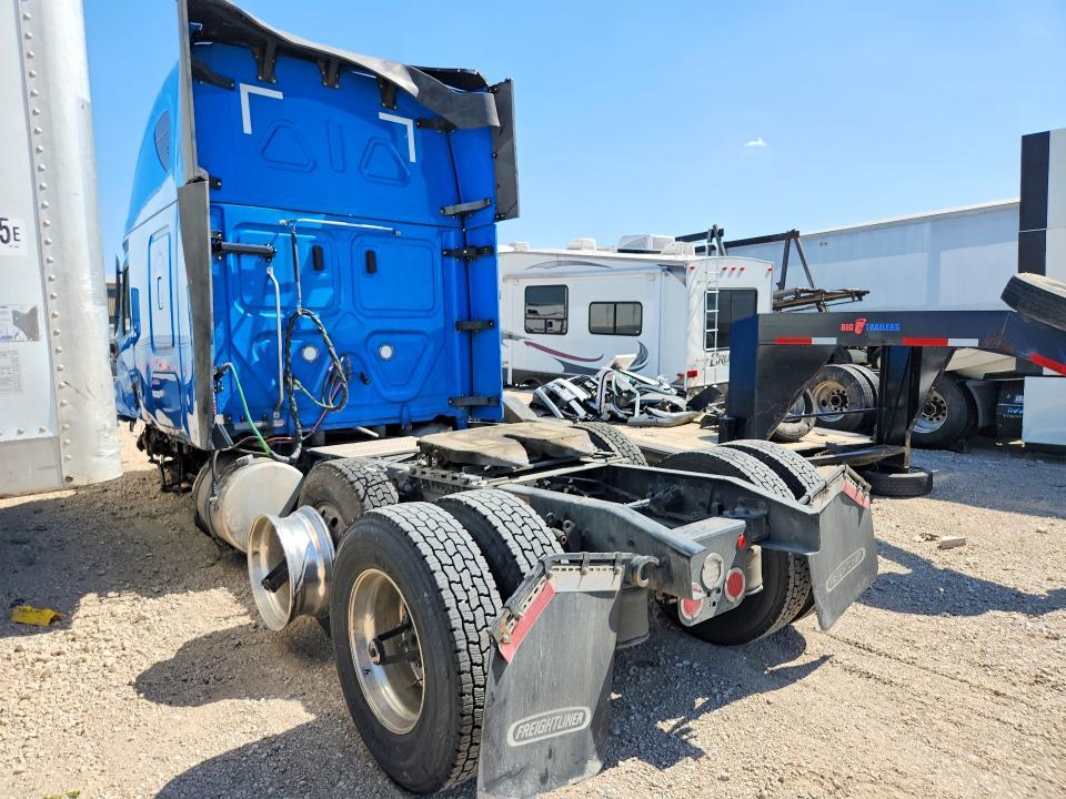 2025 Freightliner Cascadia 126 Semi Truck