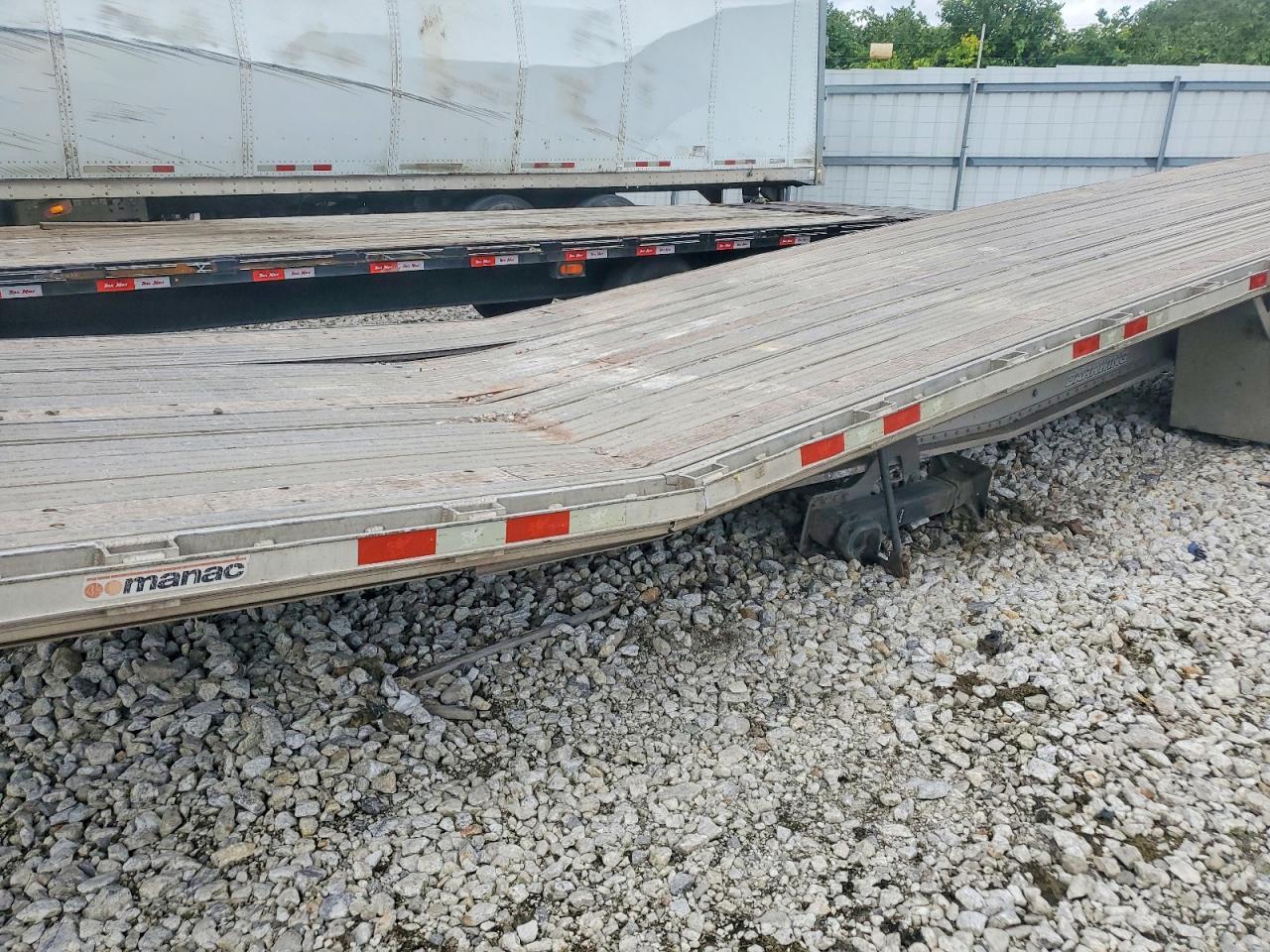 2015 Manac 10242B019 Flatbed Trailer