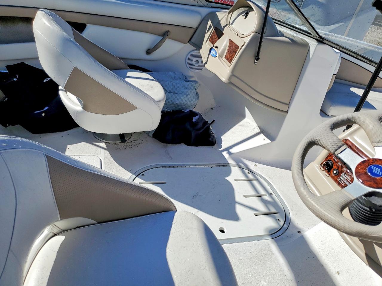 2005 Four Winds Horizon Boat