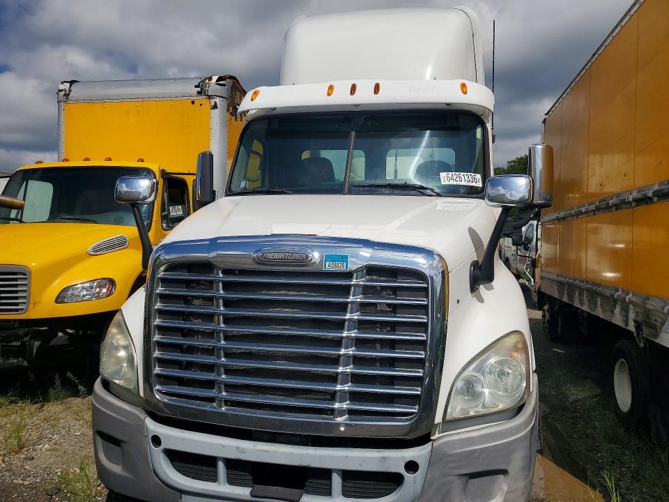 2010 Freightliner Cascadia 125