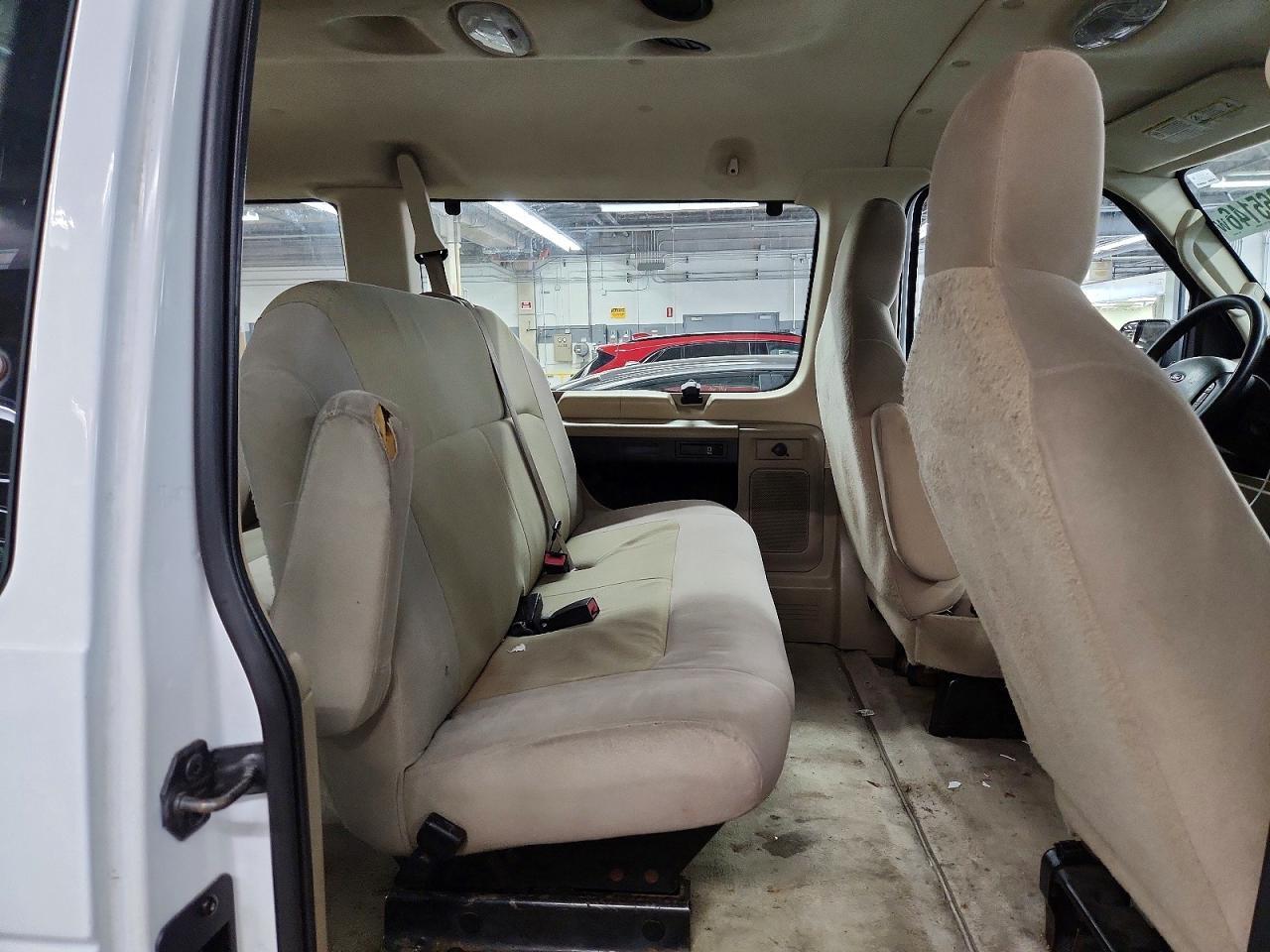 2011 Ford Econoline E350 Super Duty Wagon