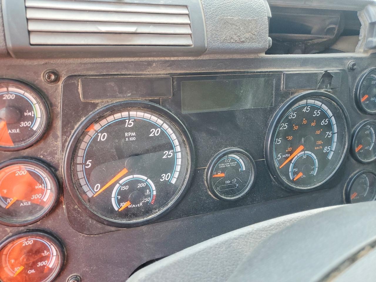 2017 Freightliner Cascadia 125 Semi Truck