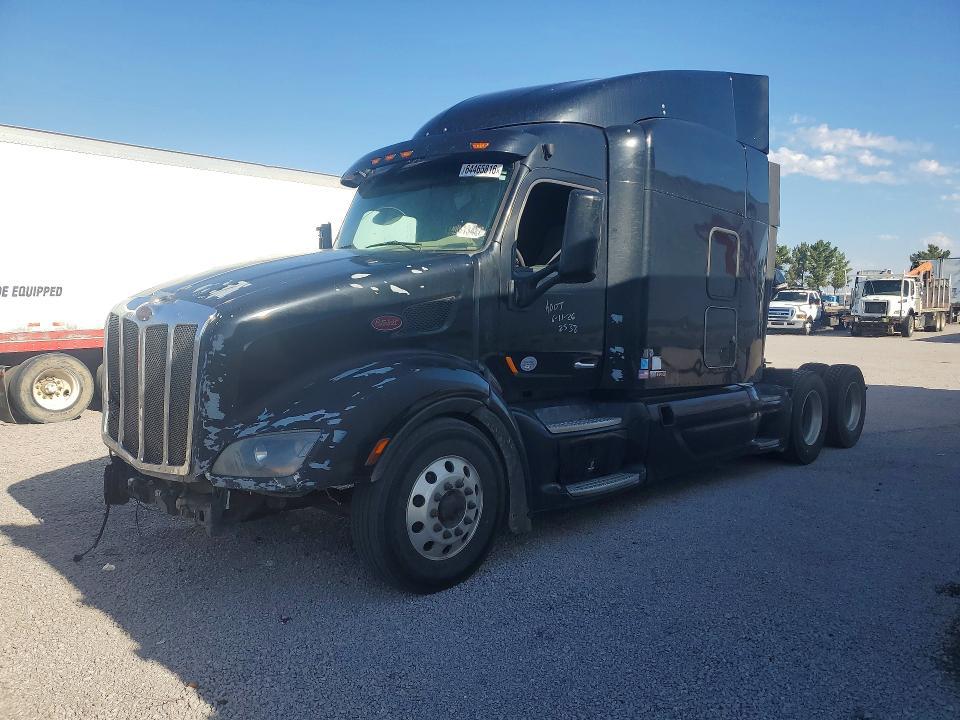 2017 Peterbilt 579 Semi Truck
