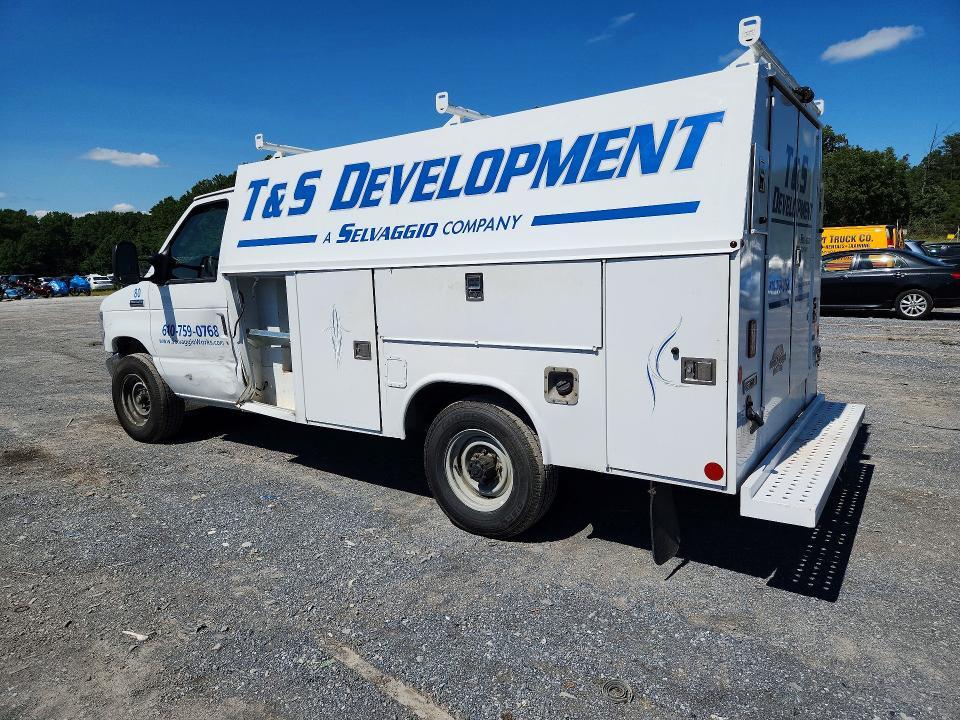 2022 Ford Econoline E350 Super Duty Cutaway Van