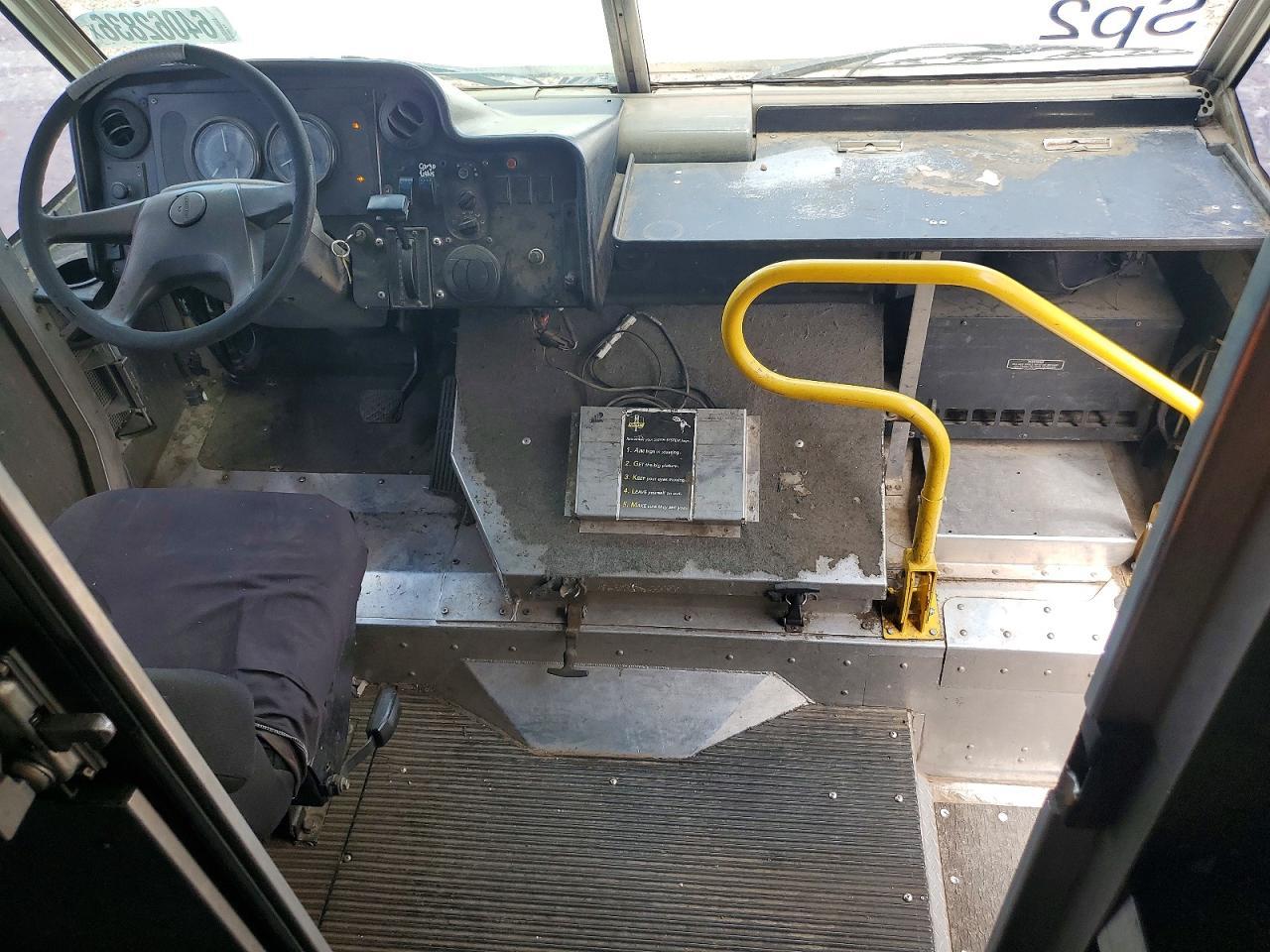 2005 Freightliner MT45 Chassis Delivery Truck