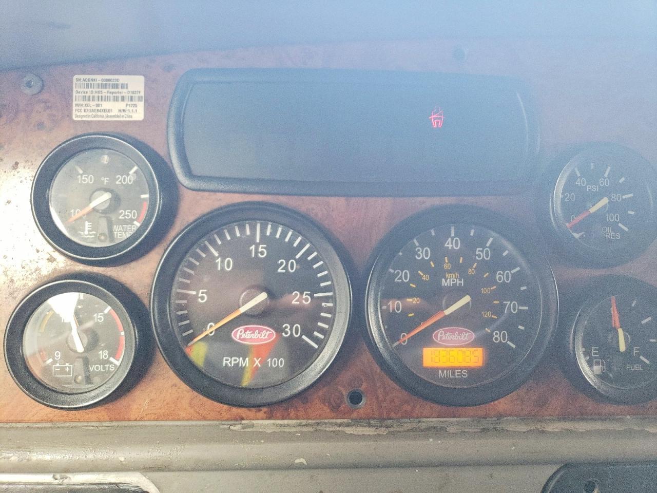 2005 Peterbilt 387 Semi Truck