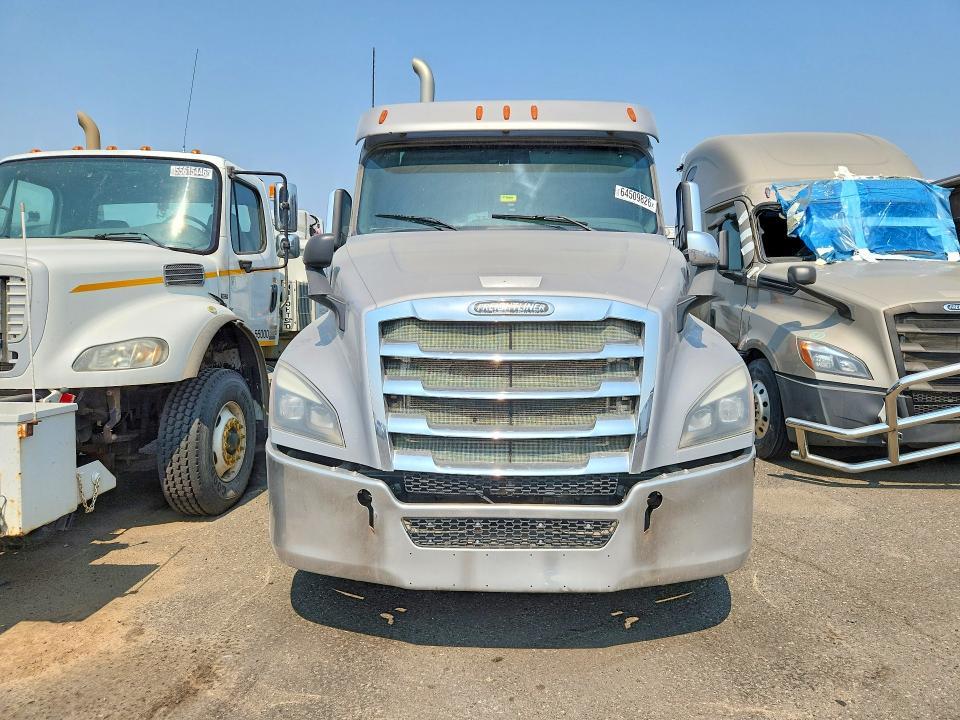 2018 Freightliner Cascadia 126 Semi Truck