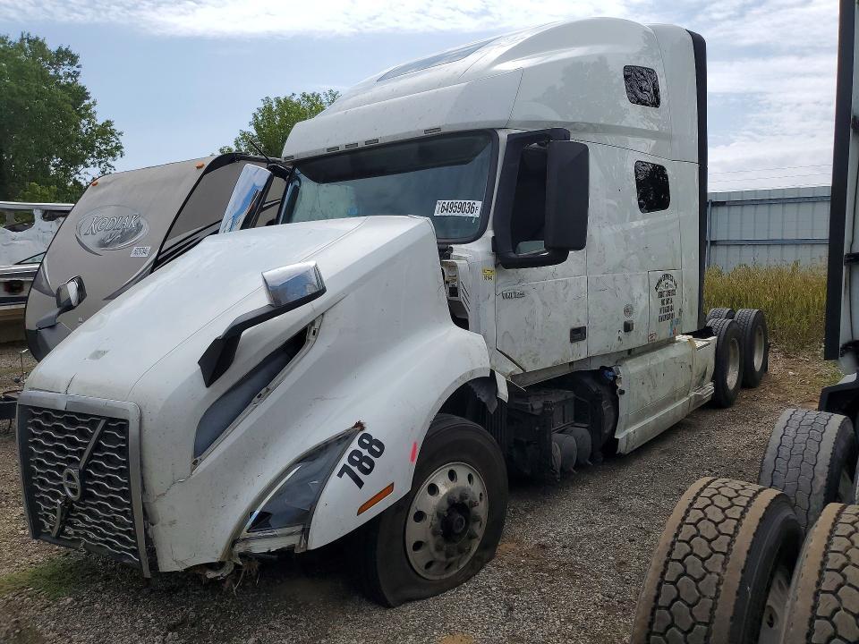 2019 Volvo VNL Semi Truck