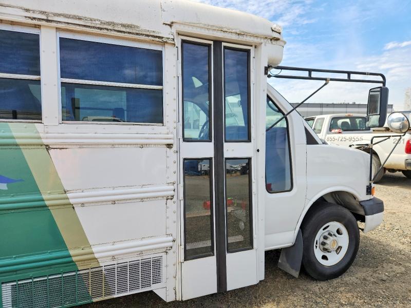 2005 Chevrolet Express G3500 Shuttle Bus