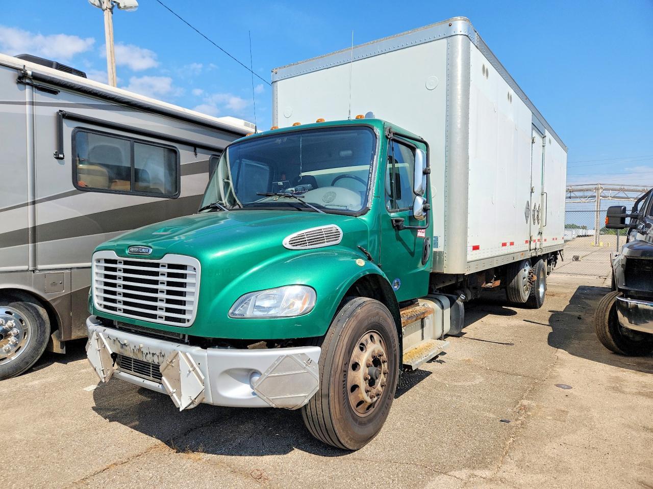 2017 Freightliner Business Class M2 BOX Truck