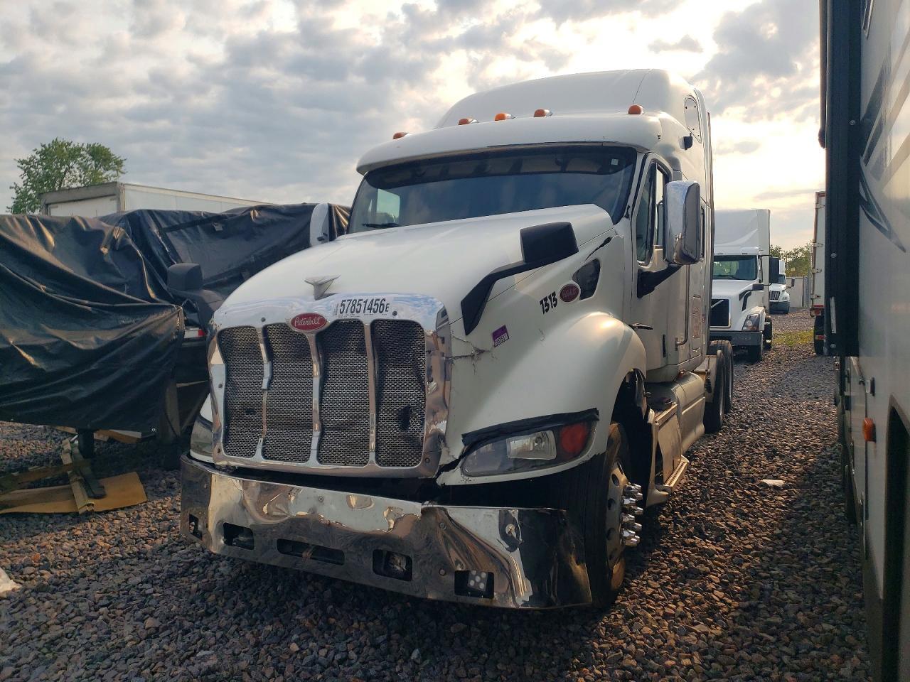 2005 Peterbilt 387 Semi Truck