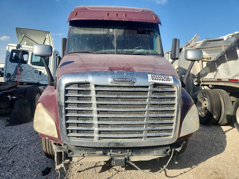 2014 Freightliner Cascadia 1-Semi Truck