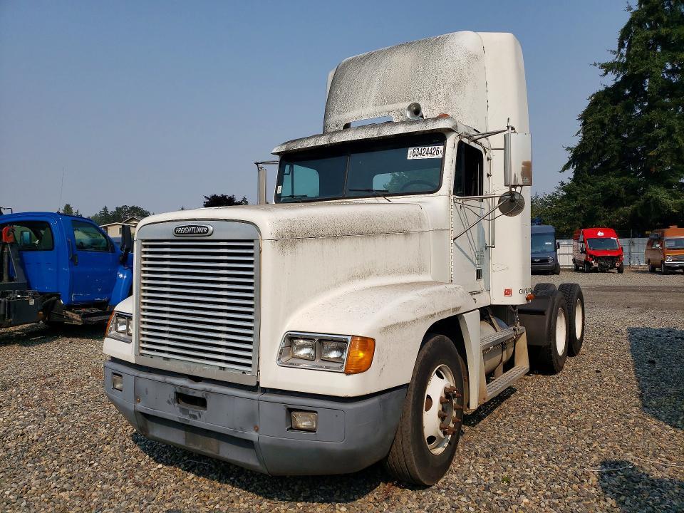 2000 Freightliner FLD120 Semi Truck