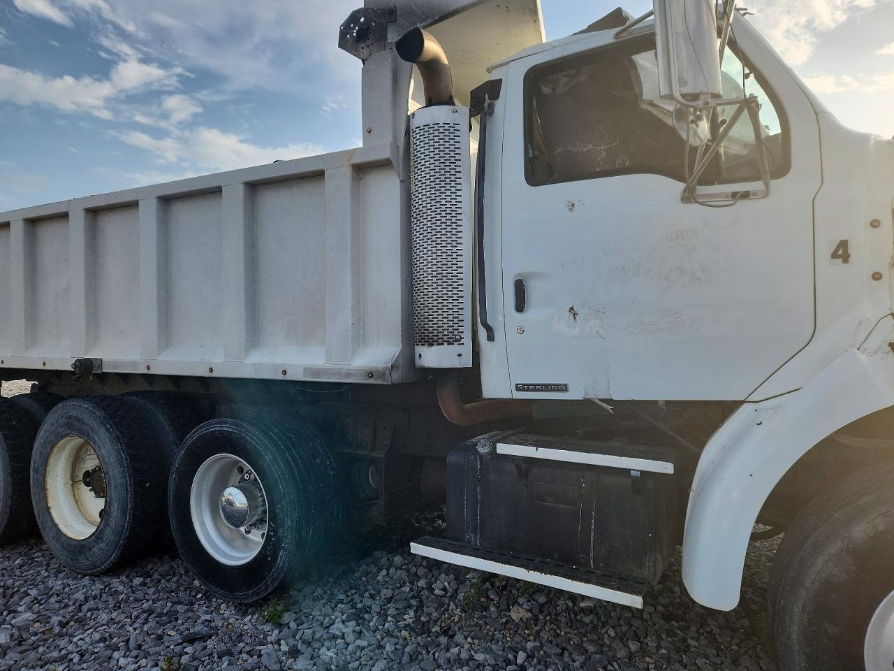 1997 Ford LT9513 Dump Truck